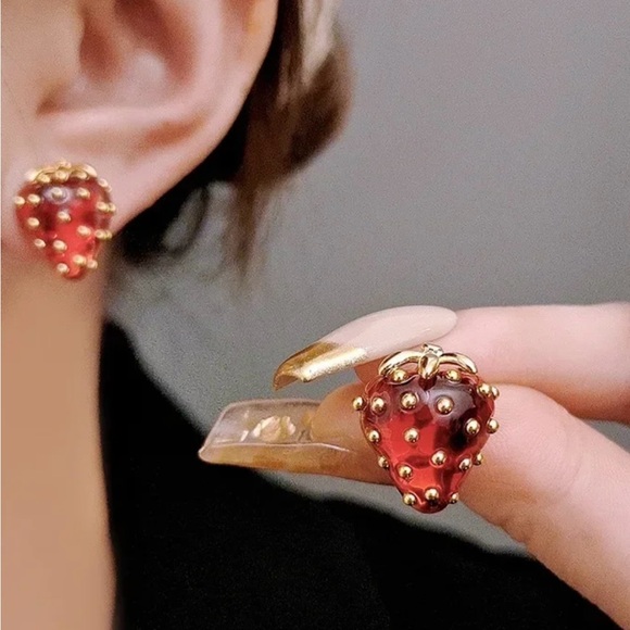 🍓Kate Spade Strawberry earrings - Picture 4 of 7